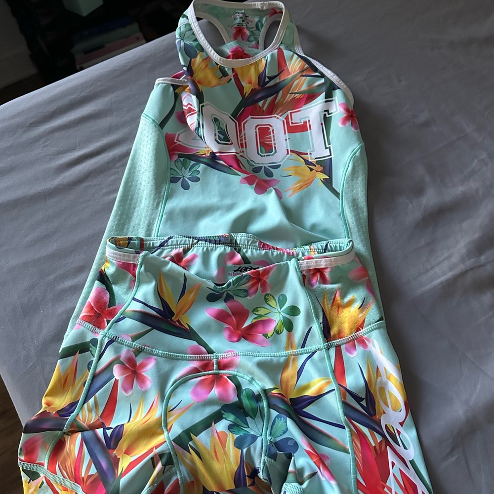 Zoot Tri top and shorts, size S.